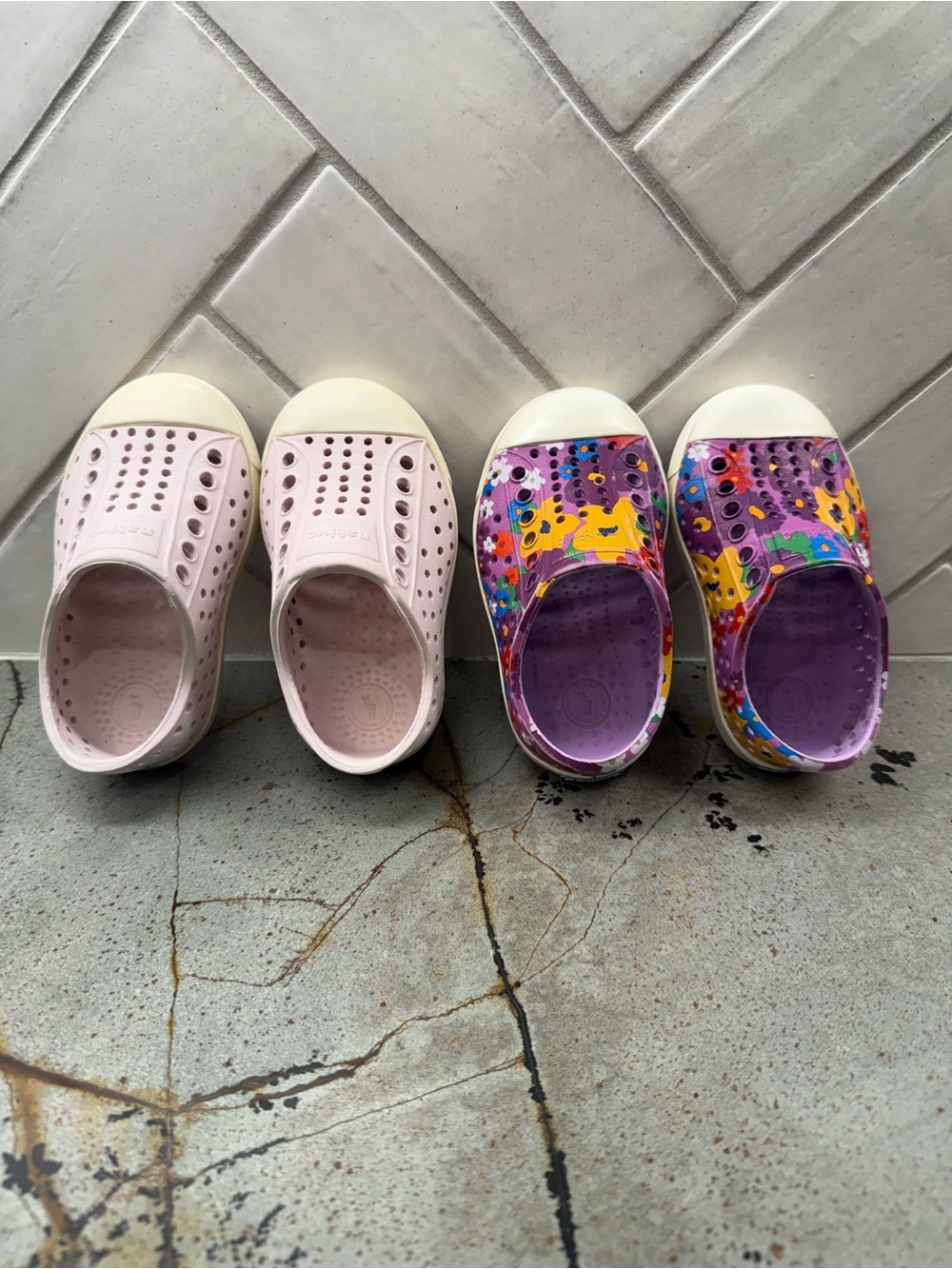 Native Jefferson Shoes Set Size C4 Milk Pink & Multicolor Floral